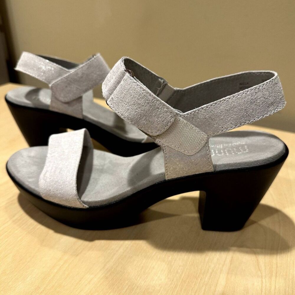 Munro Willa Platform Wedge sandal, white suede metallic, size 10 medium